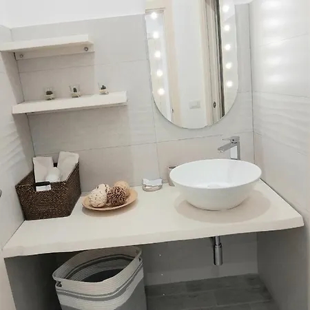 B&B Dimora Pie Del Castello 콘베르사노