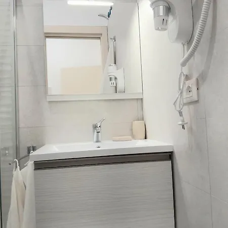 Dimora Pie Del Castello B&B 콘베르사노